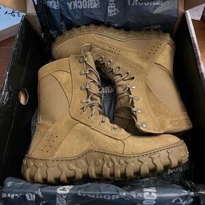Men’s military style boots